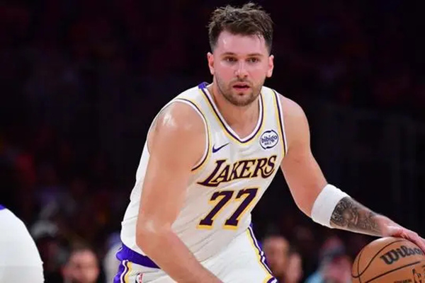 湖人主帅雷迪克透露东契奇回归时间表 周日战<a href=/lanqiuzbb/76ers/ target=_blank class=infotextkey>76人</a>成潜在复出战