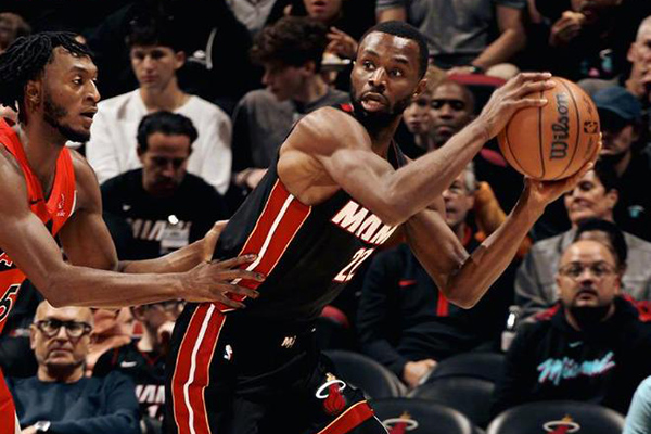 主场失守!热火三大主力下半场哑火,<a href=/lanqiuzbb/raptors/ target=_blank class=infotextkey>猛龙</a>逆转终结四连败