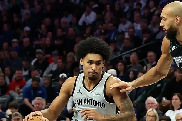 无亚马马刺遇<a href=/lanqiuzbb/timberwolves/ target=_blank class=infotextkey>森林狼</a>：后卫拼劲难敌双塔觉醒