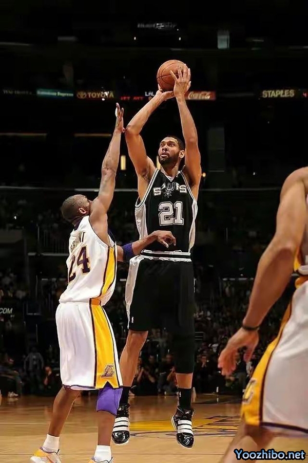 蒂姆-邓肯:NBA75大巨星榜单上的<a href=/lanqiuzbb/spurs/ target=_blank class=infotextkey>马刺</a>传奇