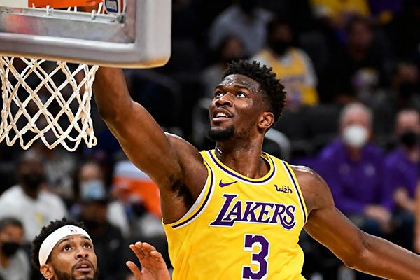 <a href=/lanqiuzbb/lakers/ target=_blank class=infotextkey>湖人</a>季前赛首胜:艾顿26分钟砍14+8,直言要做防守锚点