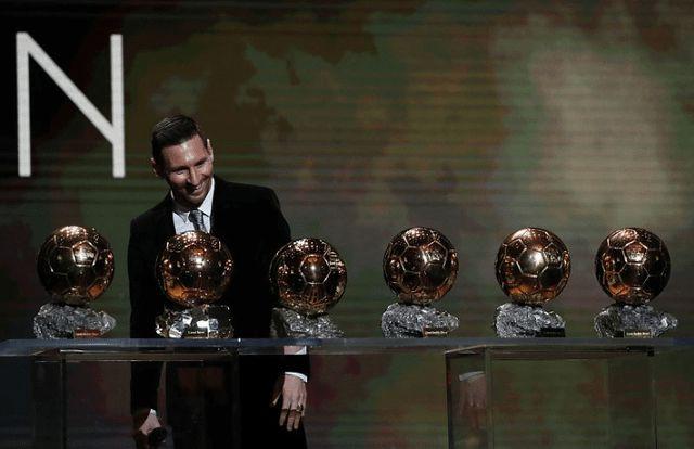 <a href=/qiuxingzbb/zuqiuzbb/119.html target=_blank class=infotextkey>梅西</a>金球奖也拿到手软